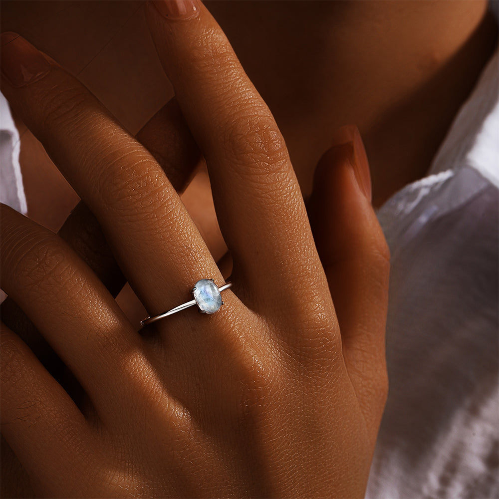 Horae 925 Sterling Silver Solitaire Four Claw Setting Moonstone Ring